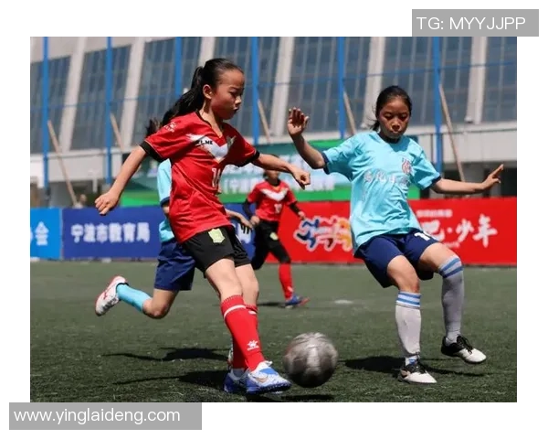 五大连池第二小学足球队积极备战校园联赛展现青春活力与团队精神